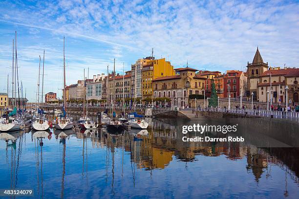 boats at port marina, gijon, spain - gijón fotografías e imágenes de stock