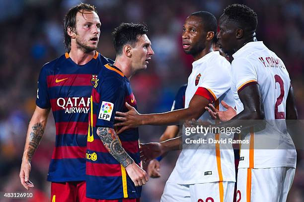 Lionel Messi of FC Barcelona argues with Yanga-M'Biwa of AS Romaduring the Joan Gamper trophy match at Camp Nou on August 5, 2015 in Barcelona, Spain.