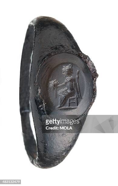 Beautiful 1st-century AD signet ring, an onyx set in a bevelled iron ring; the engraving shows the muse of comedy, Thalia, holding a mask; signet...