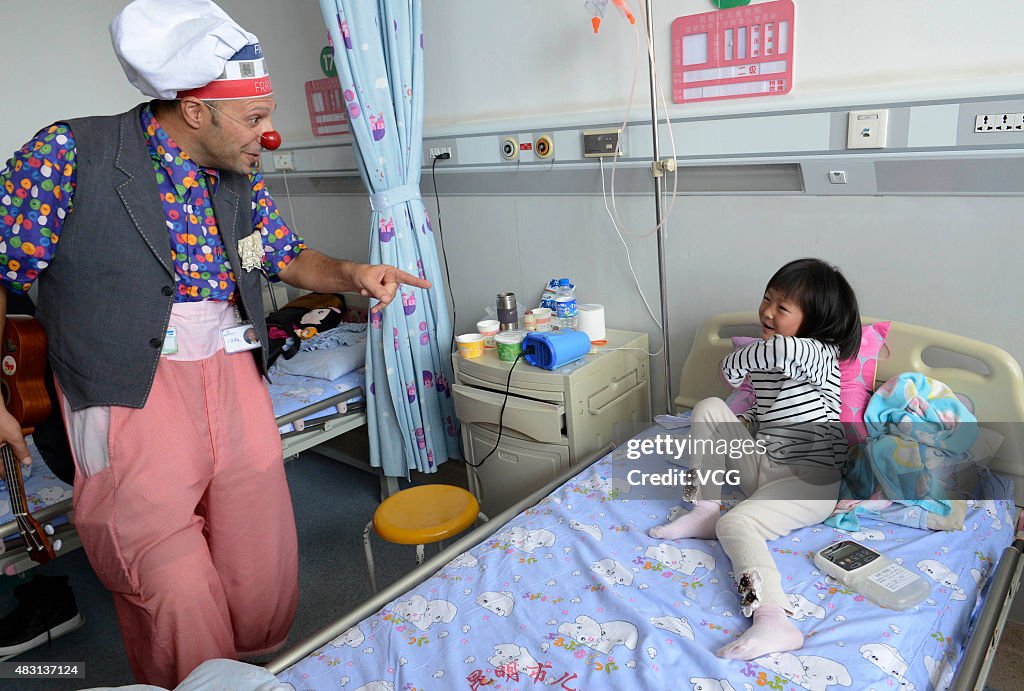 Israeli Medical Clowns Preform At Kunming Children's Hospital