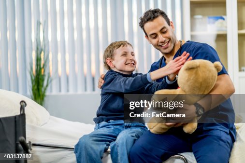 Menino com Transtorno de desenvolvimento Menino com Transtorno de desenvolvimento