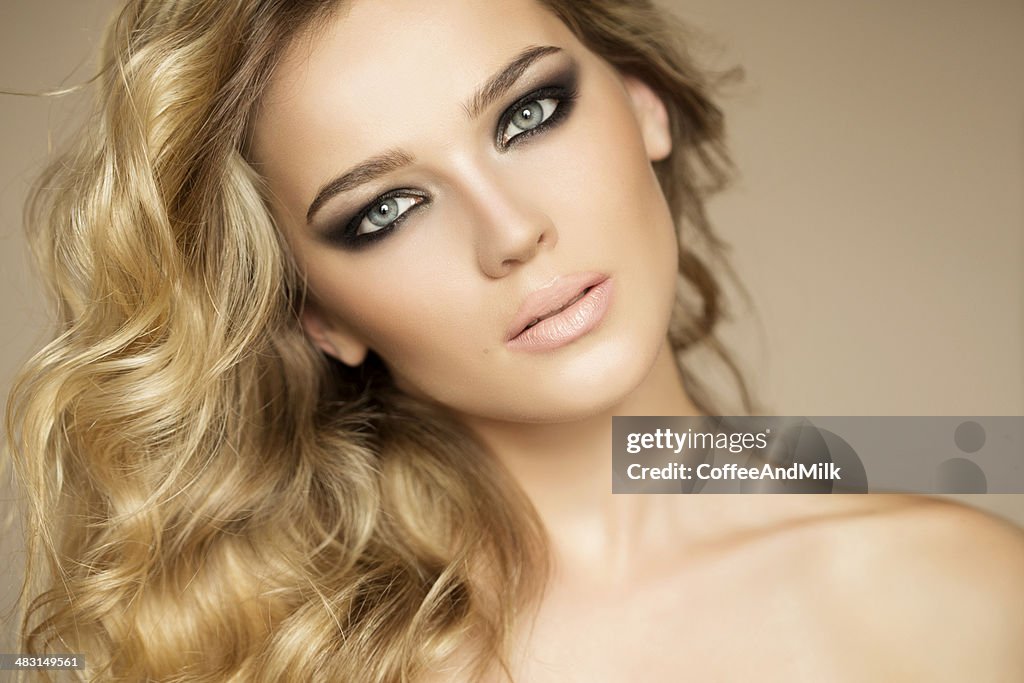 Photo shot of young beautiful woman