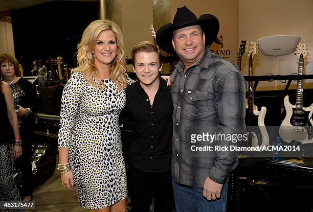 Singers Trisha Yearwood, Hunter Hayes and Garth Brooks attend the 49th Annual Academy of Country Music Awards at the MGM Grand Garden Arena on April...
