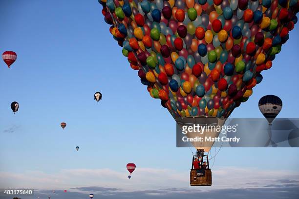 Balloons take to the skies on the first day of the Bristol International Balloon Fiesta at the Ashton Court estate on August 6, 2015 in Bristol,...