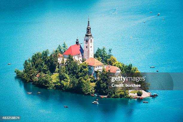 bled isola in estate - lago di bled foto e immagini stock