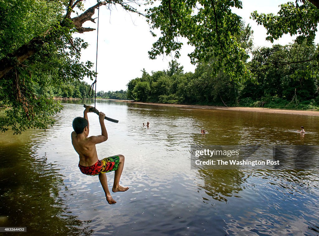 Rope Swing Provides Entertainment On Rappahannock River