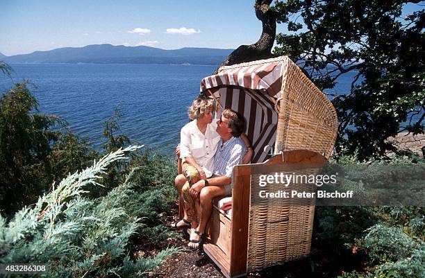 "Günther Schramm, Ehefrau Gudrun Thielemann, Homestory am auf Vancouver Island, Kanada. "