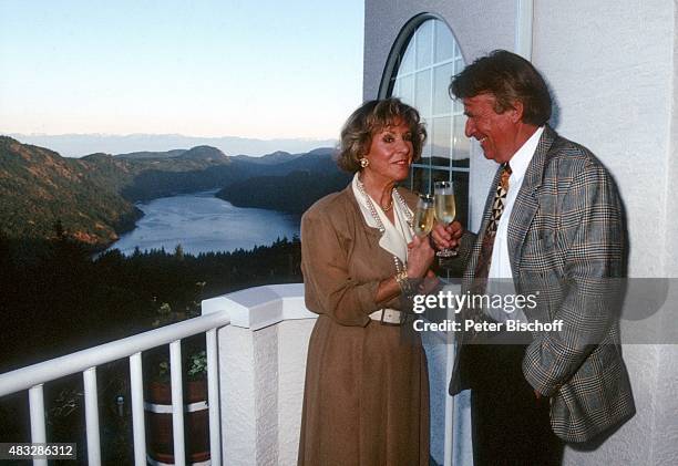 "Günther Schramm, Ehefrau Gudrun Thielemann, Homestory am auf Vancouver Island, Kanada. "