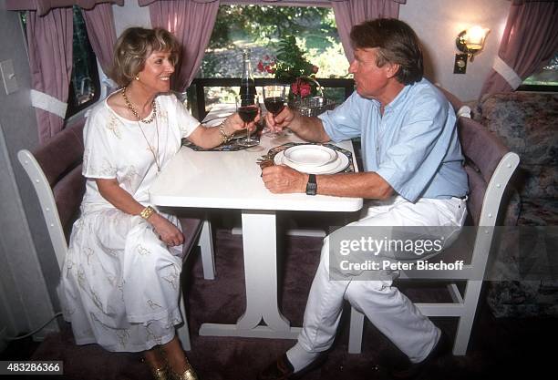 "Günther Schramm, Ehefrau Gudrun Thielemann, Homestory am auf Vancouver Island, Kanada. "