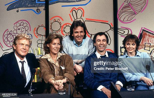 "Werner Wunderlich, Gaby Dohm, Fritz Egner, Bruno Jonas, Rosie Aigner, ARD-Quiz-Show ""Dingsda"" am in München, Deutschland. "