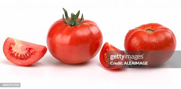 vermelho tomate e fatias - portion imagens e fotografias de stock