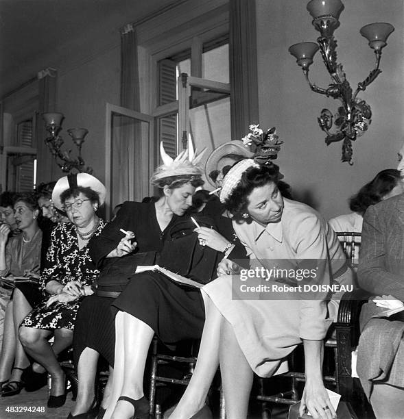 Lucien Lelong's fashion show, 1945 in Paris, France.