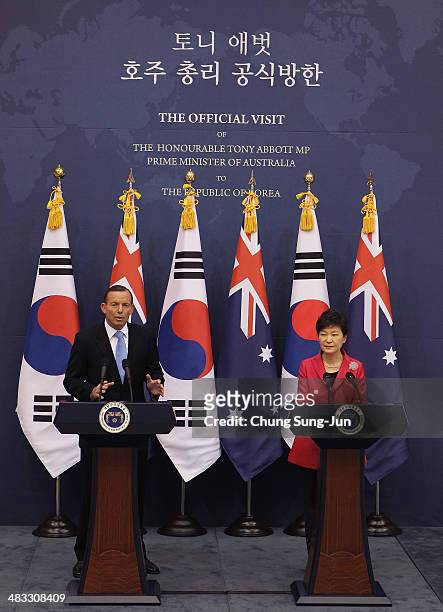 Australian Prime Minister Tony Abbott and South Korean President Park Geun-Hye attend joint press conference at the presidential blue house on April...