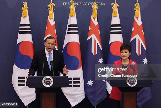 Australian Prime Minister Tony Abbott and South Korean President Park Geun-Hye attend joint press conference at the presidential blue house on April...