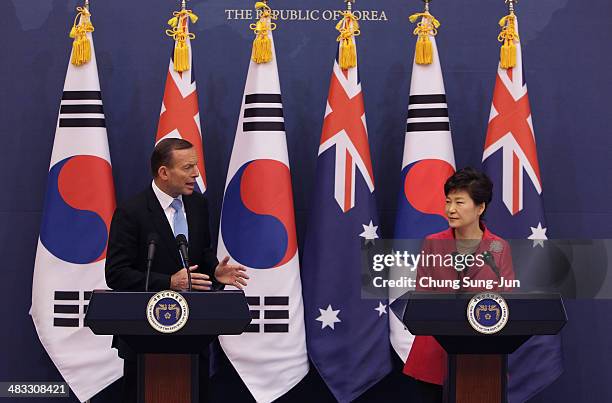 Australian Prime Minister Tony Abbott and South Korean President Park Geun-Hye attend joint press conference at the presidential blue house on April...
