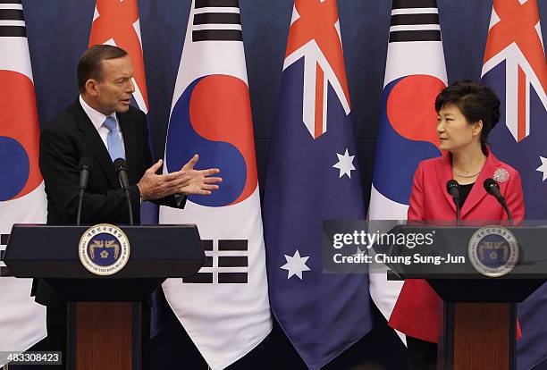 Australian Prime Minister Tony Abbott and South Korean President Park Geun-Hye attend joint press conference at the presidential blue house on April...