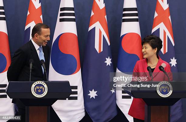 Australian Prime Minister Tony Abbott and South Korean President Park Geun-Hye attend joint press conference at the presidential blue house on April...