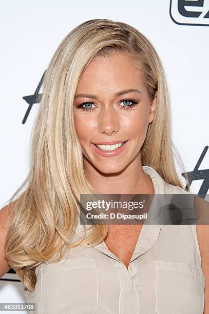 Kendra Wilkinson visits "Extra" at their New York studios at H&M in Times Square on August 7, 2015 in New York City.