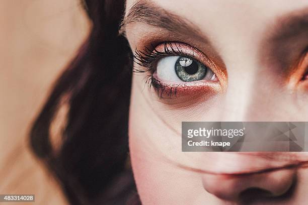 rosto bonito e olho grande plano - sensory perception imagens e fotografias de stock