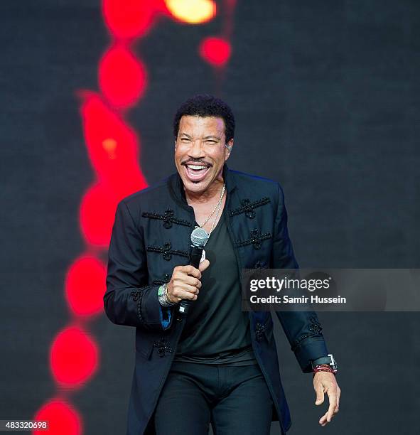 Lionel Richie performs at the Glastonbury Festival at Worthy Farm, Pilton on June 28, 2015 in Glastonbury, England.