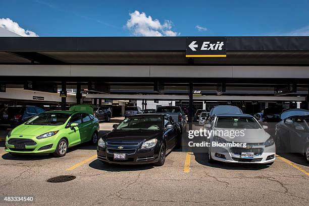 Rental Car Pickup Photos and Premium High Res Pictures - Getty Images
