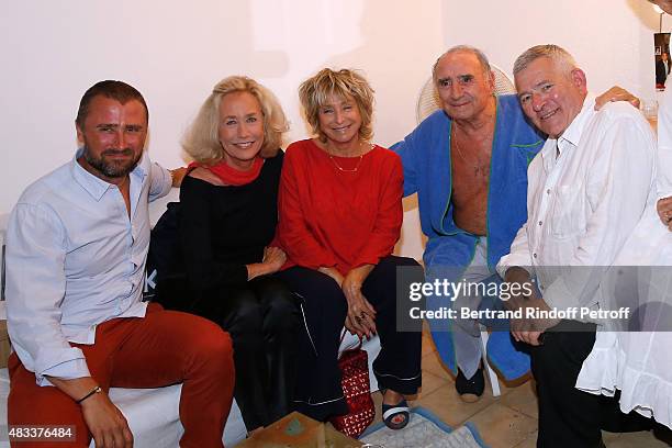 Actors Alexandre Brasseur, Brigitte Fossey, Director Daniele Thompson, Actors Claude Brasseur and Yves Pignot pose Backstage after the 'La colere du...