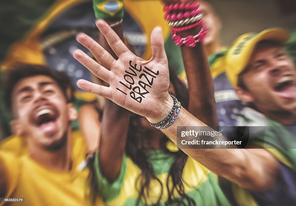 Groupe de supporters brésiliens au stade