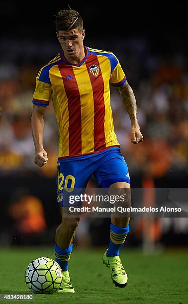 Rodrigo De Paul of Valencia runs with the ball during the pre-season friendly match between Valencia CF and AS Roma at Estadio Mestalla on August 8,...