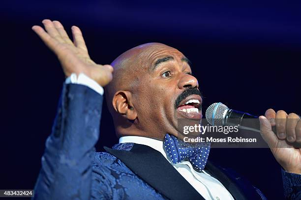 Steve Harvey speaks at the 2015 Ford Neighborhood Awards Hosted By Steve Harvey at Phillips Arena on August 8, 2015 in Atlanta, Georgia.