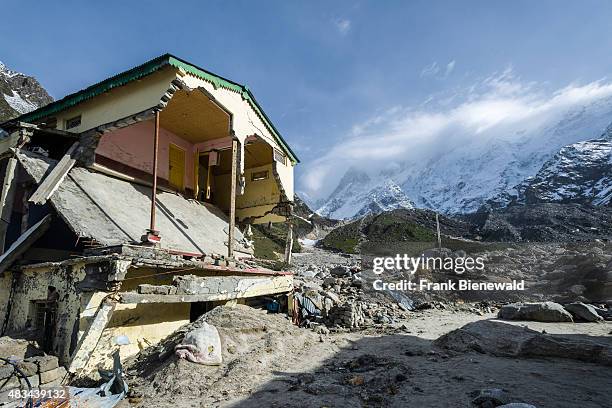 The small town around Kedarnath Temple got totally destroyed by the 2013 flood, only ruins are left.