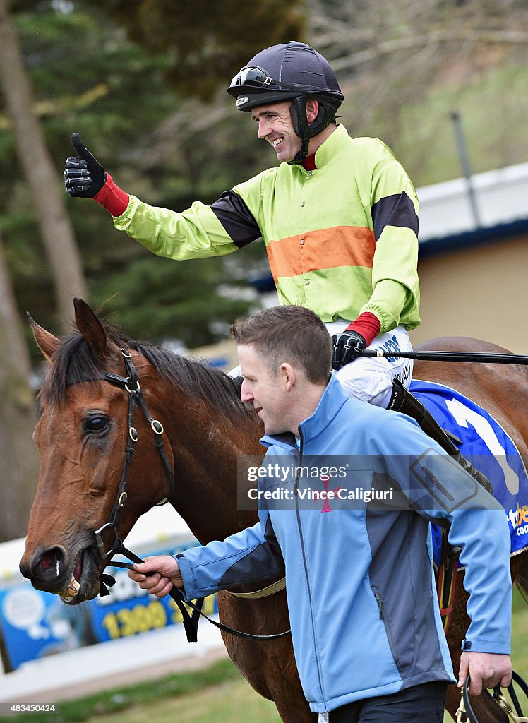 Grand National Steeple Day