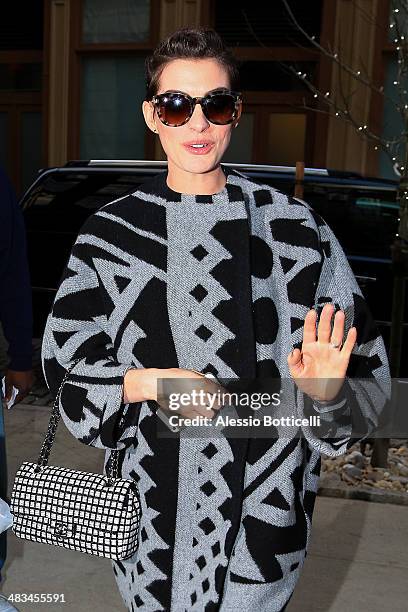 Anne Hathaway arrives at her Manhattan hotel on April 8, 2014 in New York City.