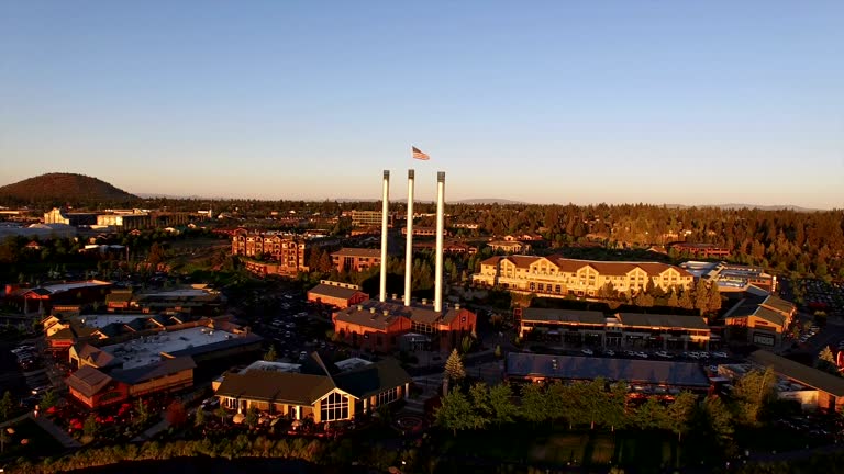 https://media.gettyimages.com/id/483465182/video/aerial-oregon-bend.jpg?b=1&s=640x640&k=20&c=CYQWRjqnzc8l_tEcQmlCGr_9NMKAwUXzzfE1pdcFkB8=