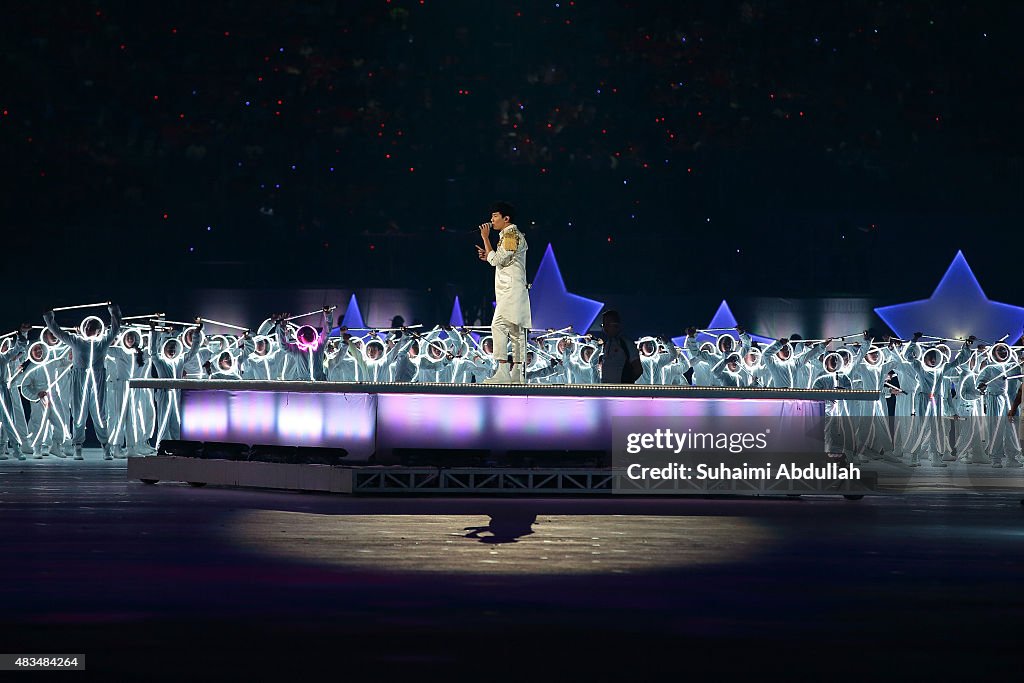 Singapore Celebrates National Day 2015