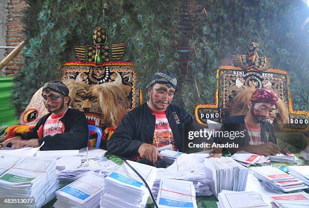 Indonesians cast their ballots for Indonesia's legislative elections at a polling station on April 9, 2014 in Central Java, Indonesia. Indonesians go...