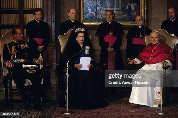 Queen Elizabeth ll and Prince Philip, Duke of Edinburgh visit The Vatican for an audience with Pope John Paul ll on October 17, 1980 at The Vatican,...