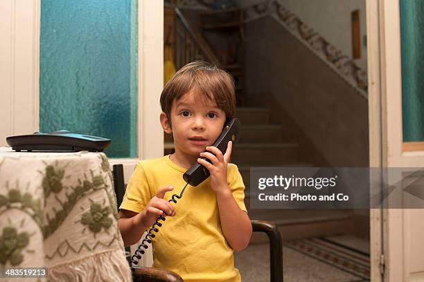 child calling - telefone fixo imagens e fotografias de stock