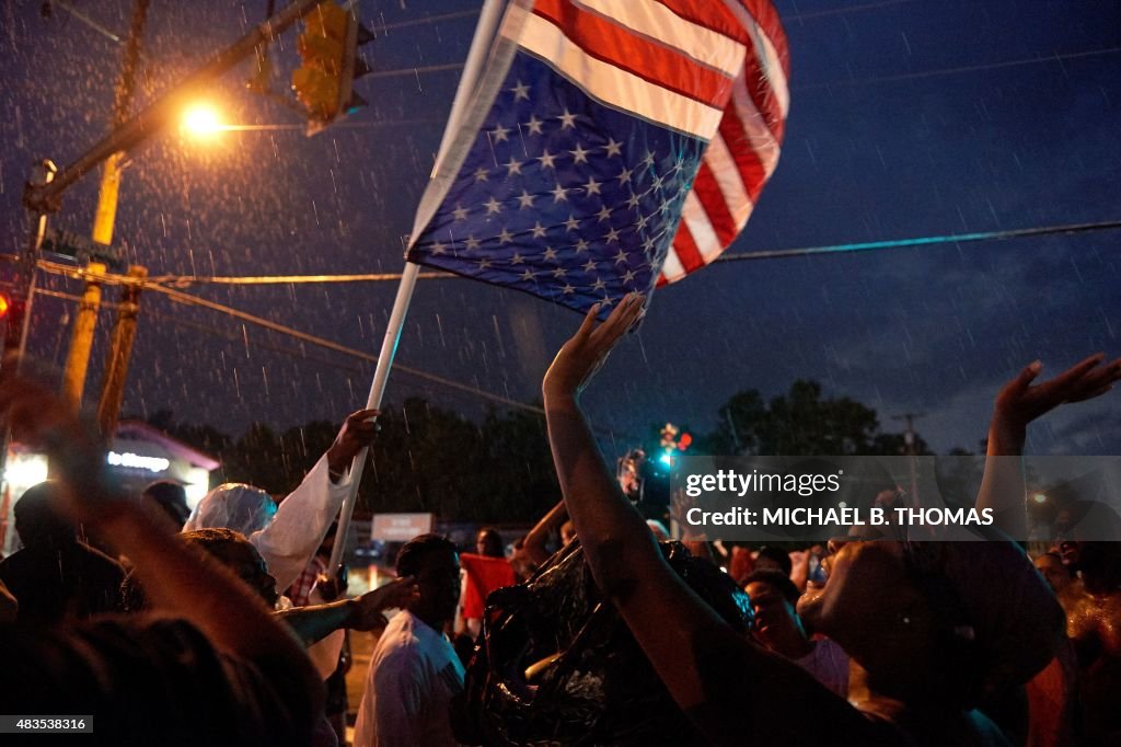 TOPSHOT-US-POLICE-RACISM-PROTEST-FERGUSON