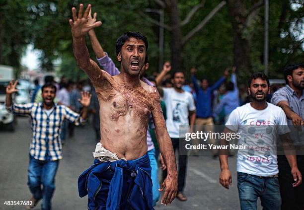 Kashmiri government employees shout slogans during a protest against the government on August 10, 2015 in Srinagar, the summer capital of Indian...