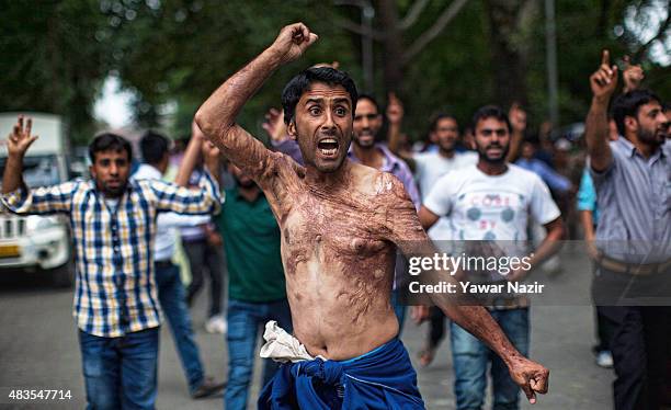 Kashmiri government employees shout slogans during a protest against the government on August 10, 2015 in Srinagar, the summer capital of Indian...