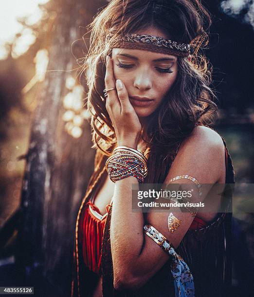 hippie girl outdoors with jewelry and temporary gold foil tattoo - 臨時 個照片及圖片檔