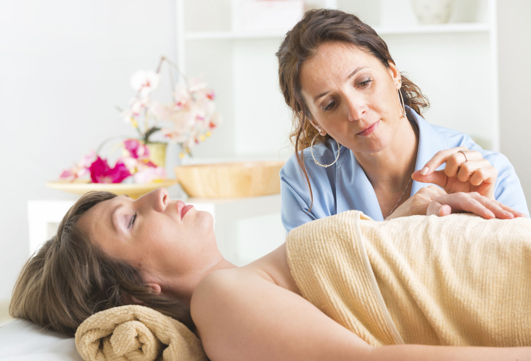 Acupuncture therapist applying acupuncture needle Acupuncture therapist applying acupuncture needle