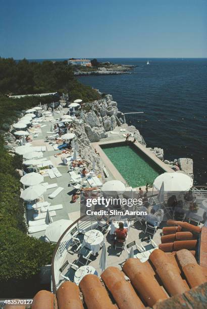 Guests around the swimming pool at the Hotel du Cap-Eden-Roc, in Antibes on the French Riviera, August 1978.