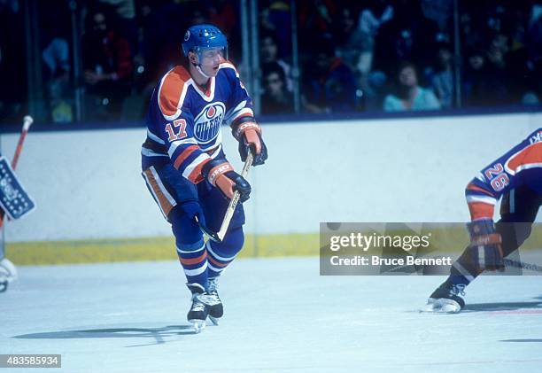 Jari Kurri of the Edmonton Oilers skates on the ice during an NHL game against the New York Islanders on November 11, 1986 at the Nassau Coliseum in...