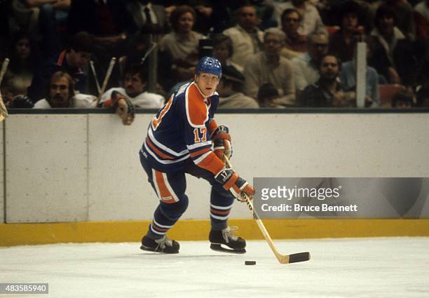 Jari Kurri of the Edmonton Oilers skates with the puck during an NHL game against the New York Islanders on March 3, 1981 at the Nassau Coliseum in...