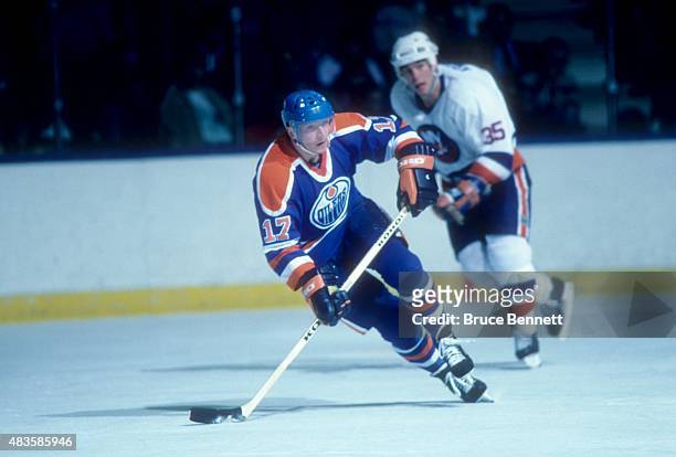 Jari Kurri of the Edmonton Oilers skates on the ice during an NHL game against the New York Islanders on November 11, 1986 at the Nassau Coliseum in...