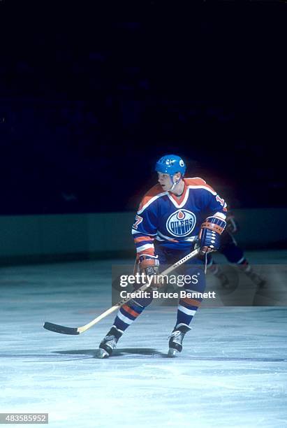 Jari Kurri of the Edmonton Oilers skates on the ice during an NHL game against the New York Islanders on November 16, 1985 at the Nassau Coliseum in...