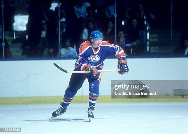 Jari Kurri of the Edmonton Oilers skates on the ice during an NHL game against the New York Islanders on March 29, 1986 at the Nassau Coliseum in...