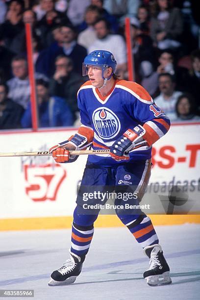 Jari Kurri of the Edmonton Oilers skates on the ice during an NHL game against the Philadelphia Flyers on March 7, 1989 at the Spectrum in...