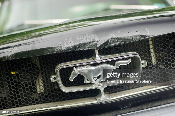 vintage ford mustang - ford mustangs stock pictures, royalty-free photos & images